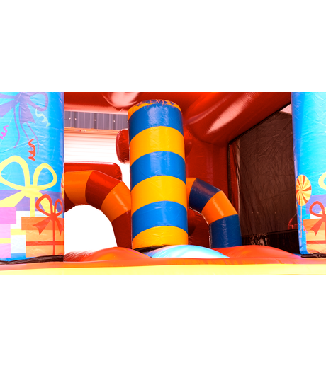 Photo #3 Aire de jeux Happy, fête d'anniversaire gonflable